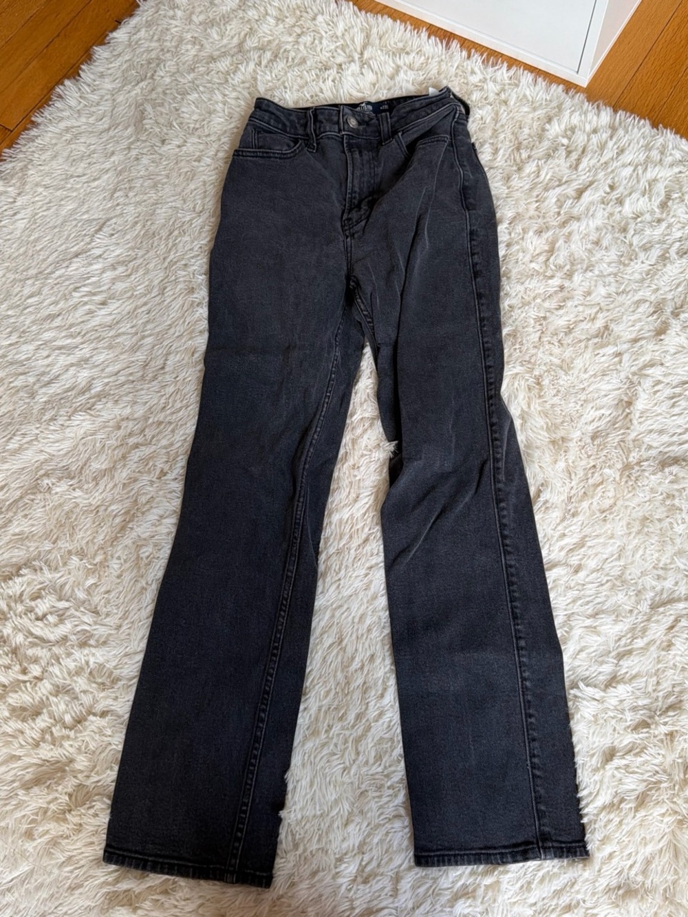 hollister Black 90s straight leg high rise short jeans